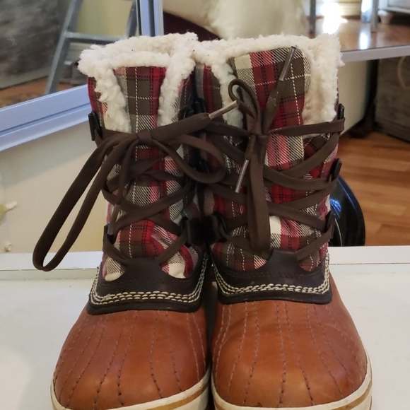 Sunday SALESOREL WATERPROOF WINTER BOOTS LIKE NEW! - Picture 2 of 6